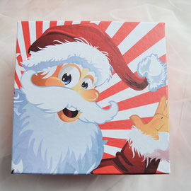 Teegeschenkbox Nikolaus rot, gefüllt mit einer großen blauen von Hand bemalten Tasse, Zuckerstreuer und einer Packungen Tee nach Ihrer Wahl.