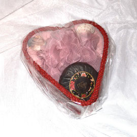 Herzkorb geflochten rot-rose mit Seifendeko