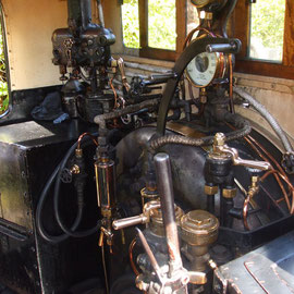 Ein Dampflok Motor in Shantytown