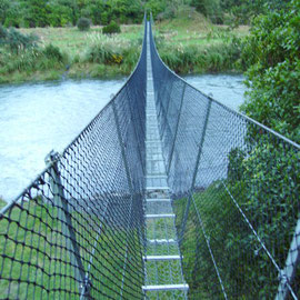Die abenteuerliche Hängebrücke über die Otaki Gorge