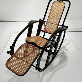Societa Anonima Antonio Volpe "Dondolo" Egg Rocking Chair Model. 267, Italy, 1922 - PN.Modern pnmodern