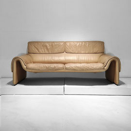 De Sede DS-2011 Postmodern Beige Leather Two-half Seater, Switzerland, 1980s - PN.Modern pnmoder.com