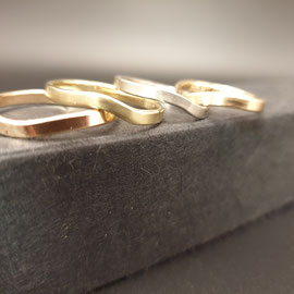 in Reihung: Rot- Gelb- und Weißgold mit Welle