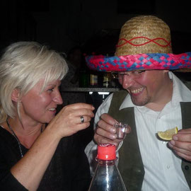 Sabrina und Gerd beim Tequila und prost!!!
