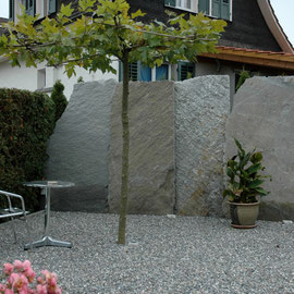 Sichtschutz mit Naturstein Krustenplatten