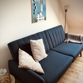 Schlafsofa im Wohnzimmer der Ferienwohnung