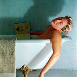 Figura 2— Daniela EDBURG:  Death by Shampoo, 2001. (Fonte: http://www.danielaedburg.com/)