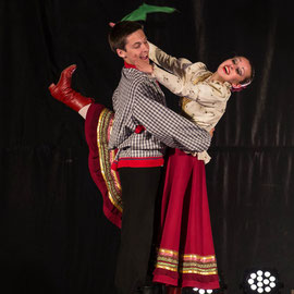  Solnechnaya Raduga (Russie) Photo Michel Renard - FOLKOLOR 2014 – avec Folkdancegroup Solnechnaya Raduga, à Festival Mondial de Folklore de Montréjeau.
