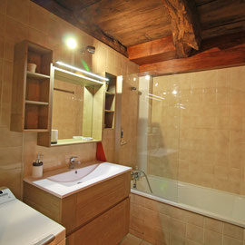 Le Vieux Domaine, au Masbareau,la salle de bain rez-de-chaussé du Gite rural de caractère, tout confort en peine nature à Royères en Limousin, prox Limoges, St Léonard-de-Noblat,Haute-Vienne, Nouvelle Aquitaine