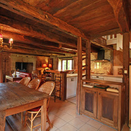 Le Vieux Domaine, au Masbareau,le séjour avec sa nouvelle cuisine ouverte du Gite rural de caractère, tout confort en peine nature à Royères en Limousin, prox Limoges, St Léonard-de-Noblat,Haute-Vienne, Nouvelle Aquitaine