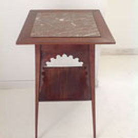 Sellette carrée dessus marbre