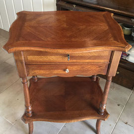 Table à ouvrage Style 1900 en noyer