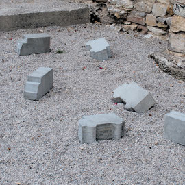 cimetière des éléphants (béton, 17 x 31 x 11,5 cm chaque)