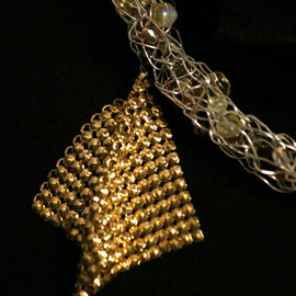 Thalie,un collier chic en laiton doré et cristal de bohème   Prix 150 €