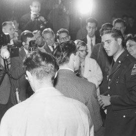 Horst Schüssler: "GI ELVIS PRESLEY" , Foto: Sammlung MUSEUM BAD NAUHEIM, stellvertr. Beatrix van Ooyen