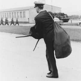 6 - Horst Schüssler: "GI ELVIS PRESLEY" , Foto: Sammlung MUSEUM BAD NAUHEIM, stellvertr. Beatrix van Ooyen