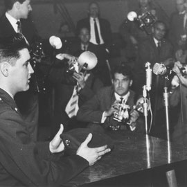 Horst Schüssler: "GI ELVIS PRESLEY" , Foto: Sammlung MUSEUM BAD NAUHEIM, stellvertr. Beatrix van Ooyen