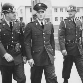 Horst Schüssler: "GI ELVIS PRESLEY" , Foto: Sammlung MUSEUM BAD NAUHEIM, stellvertr. Beatrix van Ooyen