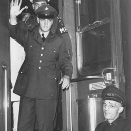 1 - Horst Schüssler: "GI ELVIS PRESLEY" , Foto: Sammlung MUSEUM BAD NAUHEIM, stellvertr. Beatrix van Ooyen