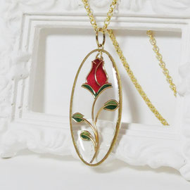 Pendentif ovale Bouton de rose rouge sur fond transparent