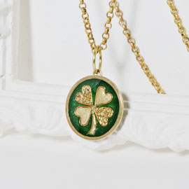 Petit pendentif rond Trèfle à 4 feuilles doré sur fond vert