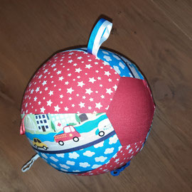 Luftballonhülle mit Bändern, rot mit Sternen-Autos und Strasse