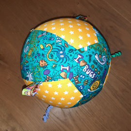 Luftballonhülle mit Bändern, gelb mit Sternen-petrol mit Krabbeltieren