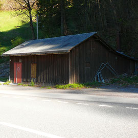 ehemalige Werkstatt von Sattler Joh. Marti, heute Gelegenheitswirtschaft der Alpini-Vereinigung