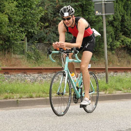 'Mister Tagesthemen' Ingo Zamperoni beim 5. Hachede Triathlon in Geesthacht