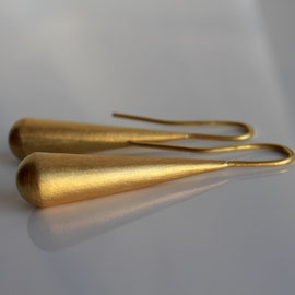 lange Tropfenohrringe aus 900 Gold