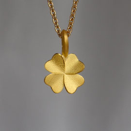 kleiner Glücksbringer aus 900 Gold