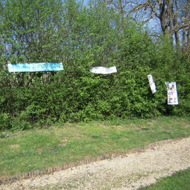 panneaux expliquant les activités de l'association