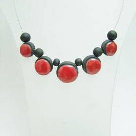 fiche descriptive du collier rouge et noir  en céramique raku