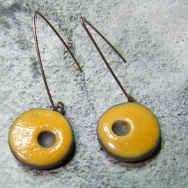 Boucles d'oreilles ronde et jaune en ceramique raku