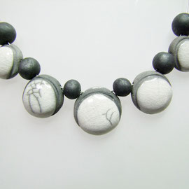 bijoux de femme en ceramique blanche