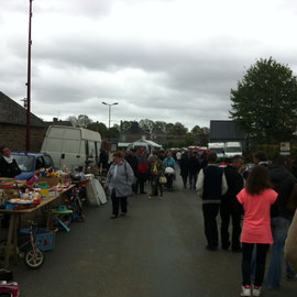 Temps moyen mais forte affluence au vide-grenier de St Martin-le-Bouillant