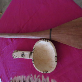 主食のシマを作る道具です。/tools which we use for cooking nshima.