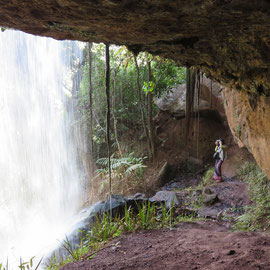 ルンピ県リビングストニアのマンテチェ滝の景色です。Manteche waterfalls in Livingstonia in Rumphi district.