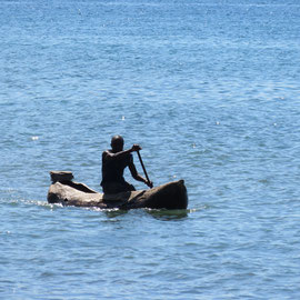 マラウイ湖の漁師です。/ a fisherman in lake Malawi