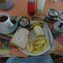 ロッジの朝ご飯です。/a breakfast at a lodge in Rumphi