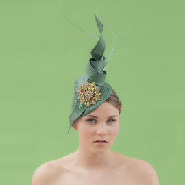 SS16 Christine Rohr Master Milliner Feder Fascinator Putz Graz Horserace Pferderennen Hochzeit Braut Anlass Mode Fashion Hüte Hut Headpiece Millinery Kopfbedeckung Finery Haaraccessoire