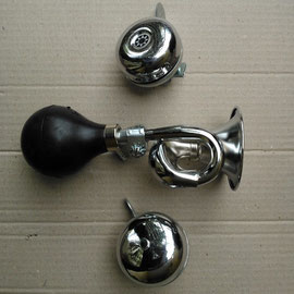 TIMBRE PEQUEÑO PRECIO REGULAR: 45 CON BICI: GRATIS / CORNETA RETORCIDA PRECIO REGULAR: $110 CON BICI: $70