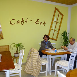 Die ersten Café-Eck-Besucher.