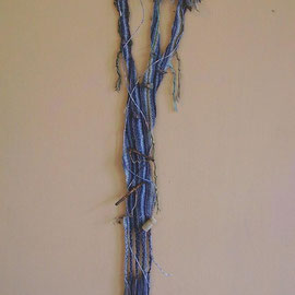 AhrAufAhrAb (2012), Wandobjekt in Fingerwebtechnik, 28 x 130 cm