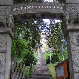 Eingang ins Buddhistische Haus Frohnau