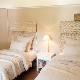 das Zimmer zu den Hügeln hin