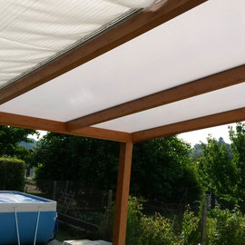 Les voiles d'ombrage vous permettent de profiter pleinement de votre pergola même quand il fait très chaud et que le soleil tape fort