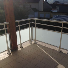 Installé sur la commune de Pont-de-Beauvoisin, le garde-corps en aluminium est un équipement nécessaire pour assurer votre tranquillité au quotidien. Un bon compromis entre sécurité et esthétique. 