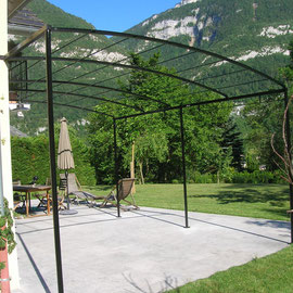 installation d'une pergola en fer forgé