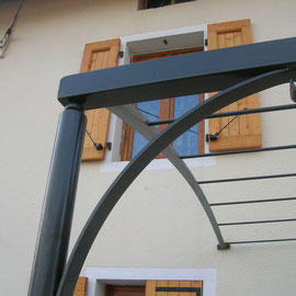 pose d'une pergola en fer forgé près de grenoble